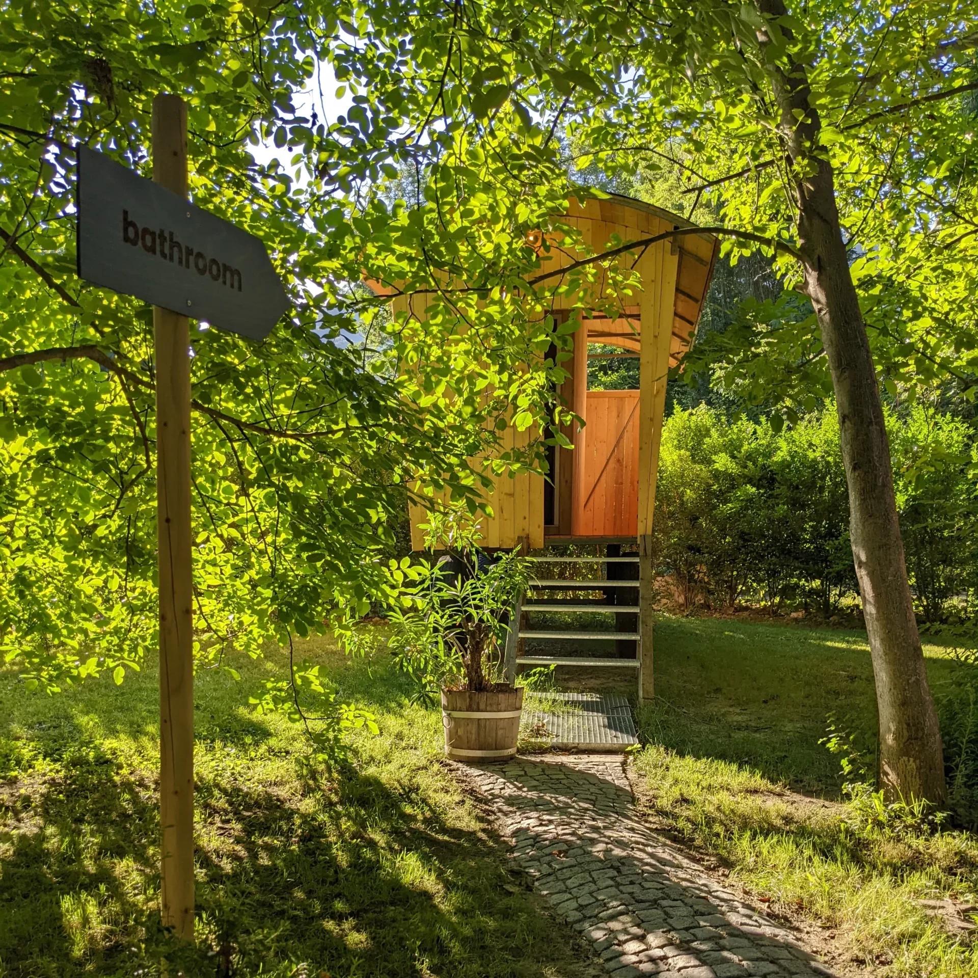 ecovillage_hainburg-treehouse-tiny_home_hammocks (11)
