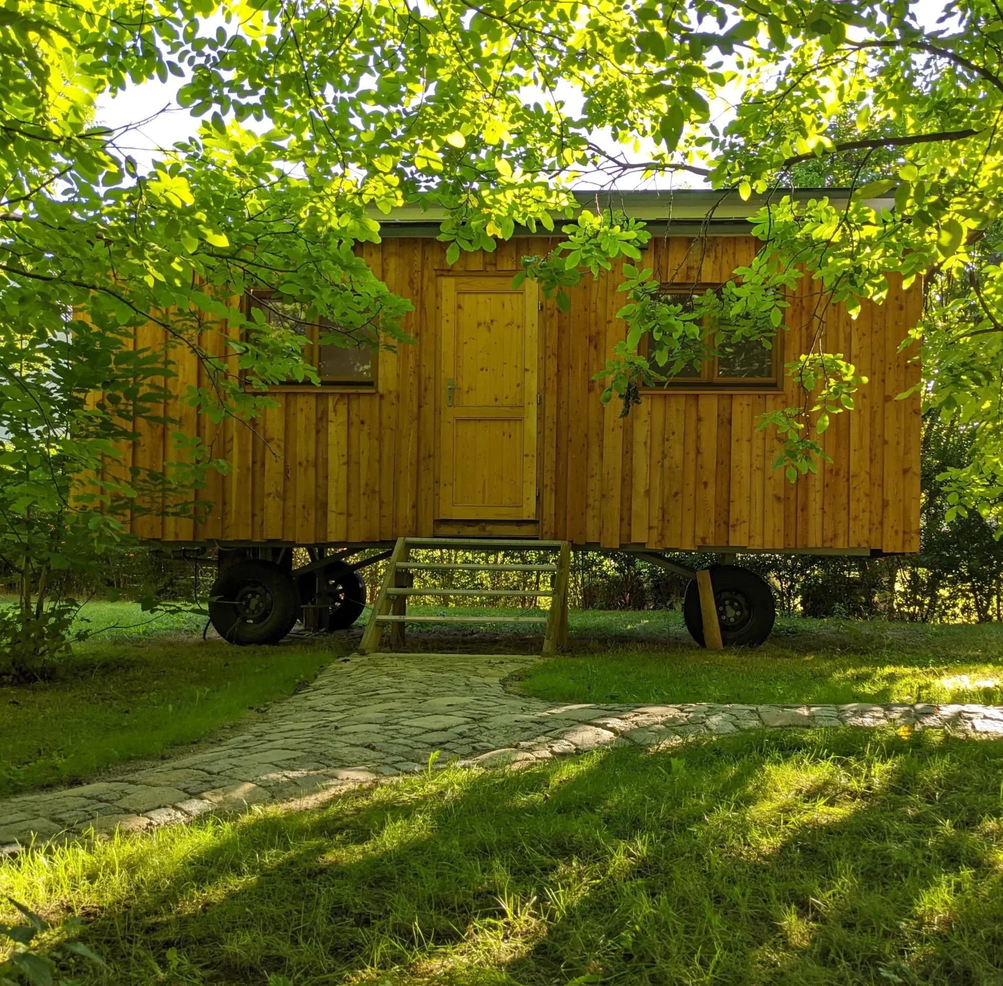 ecovillage_hainburg-treehouse-tiny_home_hammocks (9)